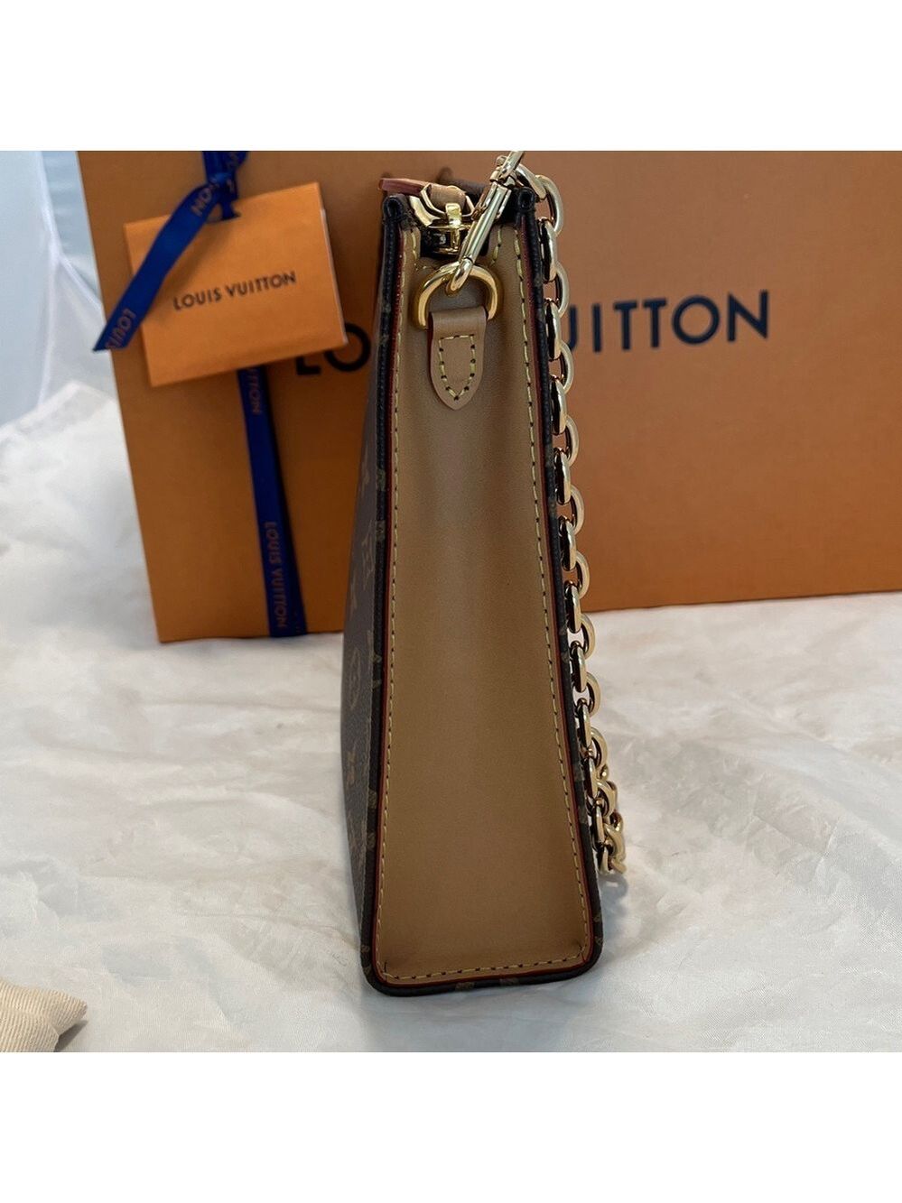 Louis Vuitton Monogram Toiletry 26 On A Chain - Picture 4 of 16
